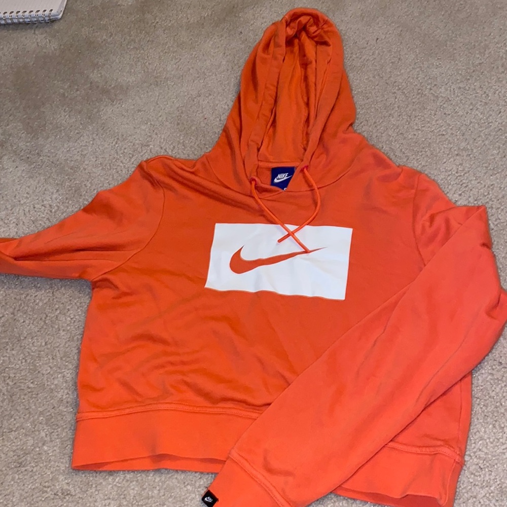 Cropped Nike Hoodie
